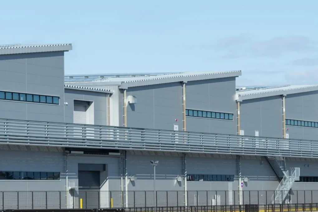 安城建築のトップヒートバリアーを施工する工場のイメージ画像